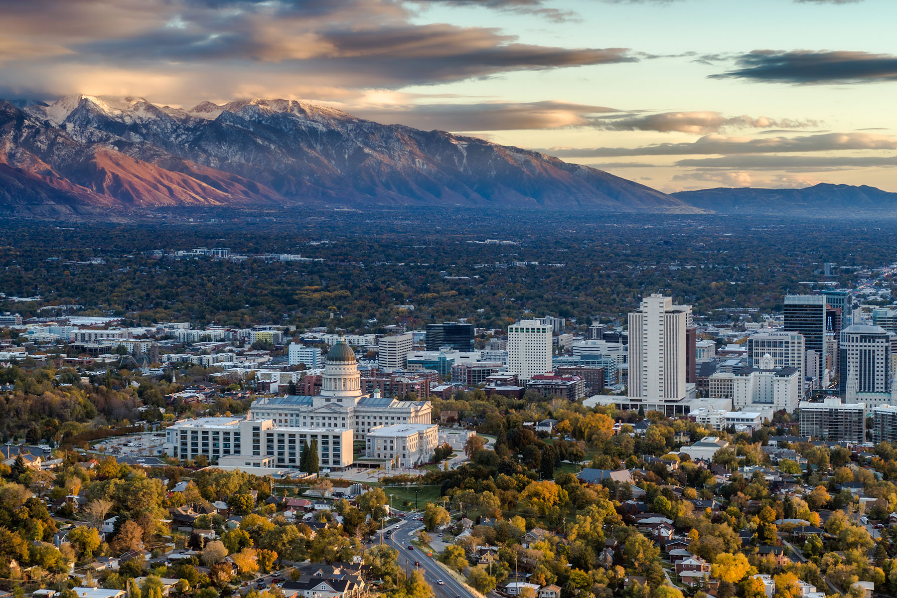 SLC_Utah_Salt_Lake_City_Skyline_mit_Blick_auf_Utah_State_Capitol_CR_Jay_Dash_1800x1200_web.jpg